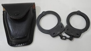 Smith＆Wesson ハンドカフ M-100 入荷！！