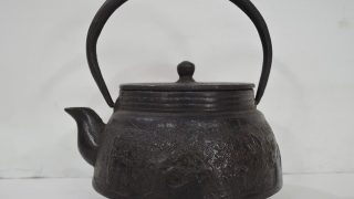 南部鉄器 波千鳥柄 鉄瓶 入荷!!