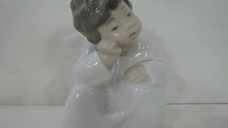LLADRO フィギュリン 可愛い考え事 入荷!!